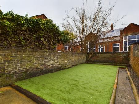 4 bedroom End of terrace house to let in Devonshire Square, Southsea, PO4