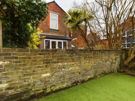 4 bedroom End of terrace house to let in Devonshire Square, Southsea, PO4