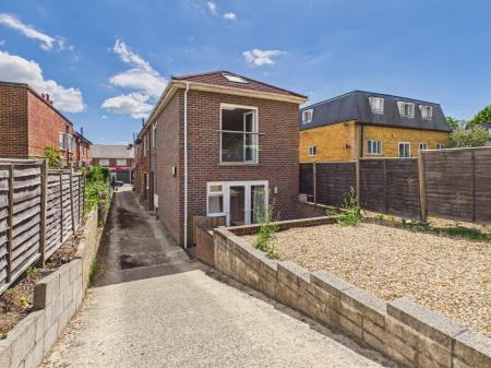 1 bedroom Maisonette to let in Havant Road, Drayton, Portsmouth, PO6