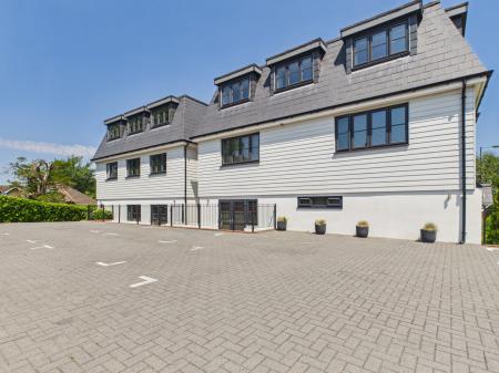 2 bedroom Apartment to let in Forest Grove House, London Road, Cowplain, Waterlooville PO8