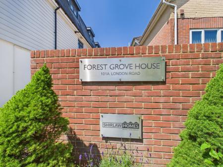 2 bedroom Apartment to let in Forest Grove House, London Road, Cowplain, Waterlooville PO8