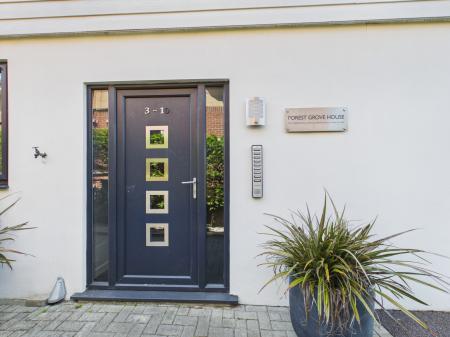 2 bedroom Apartment to let in Forest Grove House, London Road, Cowplain, Waterlooville PO8