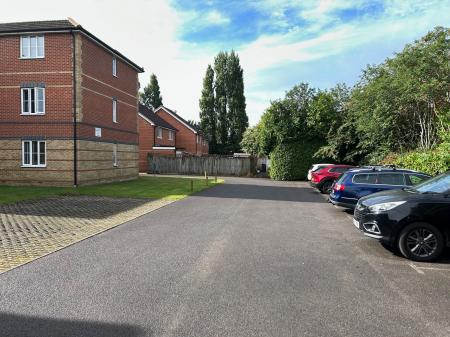 2 bedroom Flat for sale in Coronation Road, Waterlooville, PO7