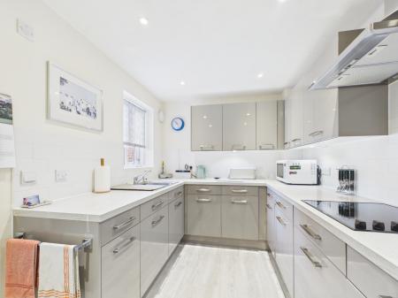 1 bedroom Flat for sale in Havant Road, Drayton, Portsmouth, PO6