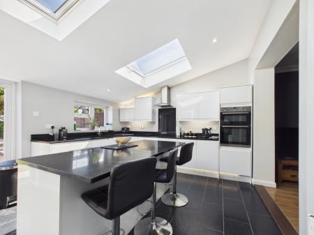 3 bedroom Terraced House for sale in Lonsdale Avenue, Cosham, Portsmouth, PO6
