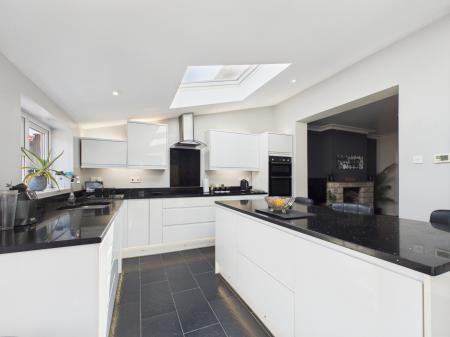 3 bedroom Terraced House for sale in Lonsdale Avenue, Cosham, Portsmouth, PO6