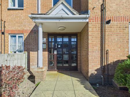 2 bedroom Flat to let in Claremont Road, Fratton, Portsmouth, PO1