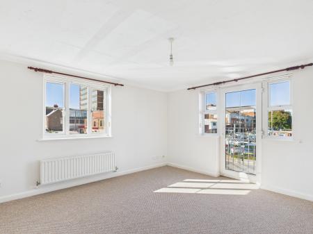 2 bedroom Flat to let in Claremont Road, Fratton, Portsmouth, PO1