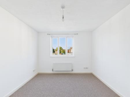 2 bedroom Flat to let in Claremont Road, Fratton, Portsmouth, PO1