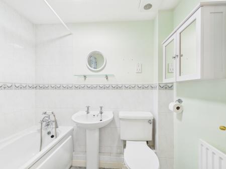 2 bedroom Flat to let in Claremont Road, Fratton, Portsmouth, PO1