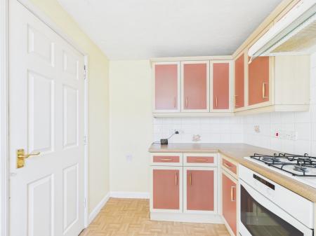 2 bedroom Flat to let in Claremont Road, Fratton, Portsmouth, PO1