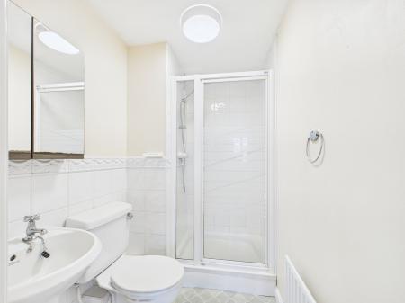 2 bedroom Flat to let in Claremont Road, Fratton, Portsmouth, PO1