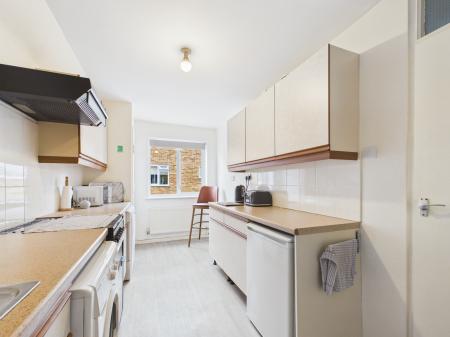 2 bedroom Flat for sale in Solent Road, Drayton, Portsmouth, PO6