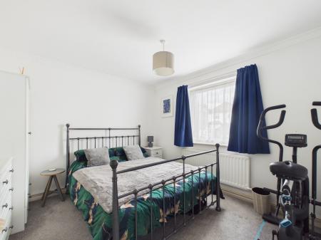 2 bedroom Flat for sale in Solent Road, Drayton, Portsmouth, PO6