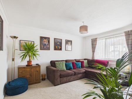 2 bedroom Flat for sale in Solent Road, Drayton, Portsmouth, PO6