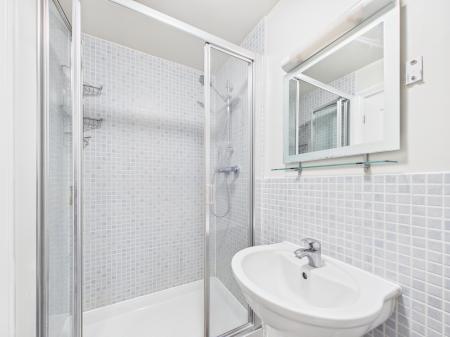 4 bedroom Town house to let in Oakdene Road, Southsea, PO4
