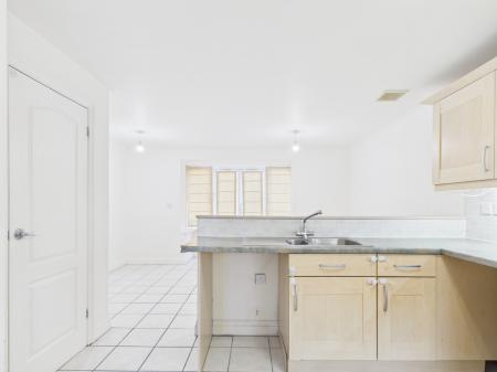 4 bedroom Town house to let in Oakdene Road, Southsea, PO4