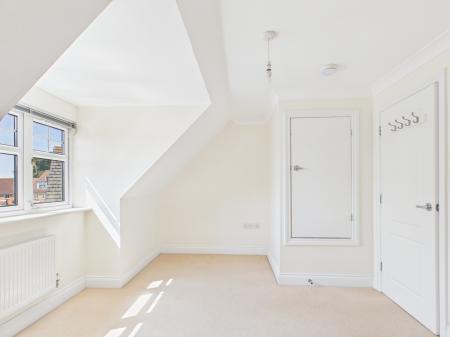 4 bedroom Town house to let in Oakdene Road, Southsea, PO4