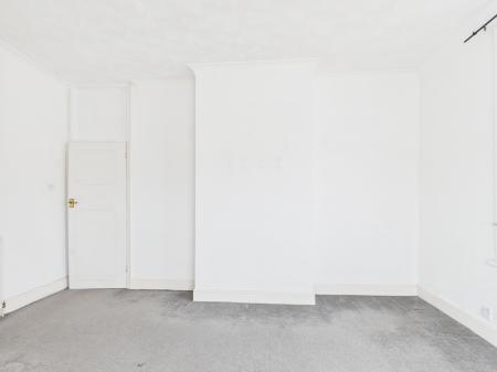2 bedroom Flat to let in Frensham Road, Southsea, PO4