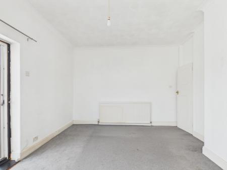 2 bedroom Flat to let in Frensham Road, Southsea, PO4