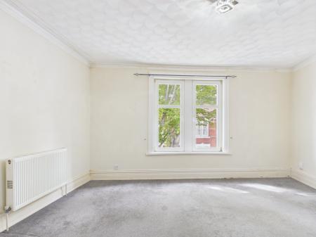2 bedroom Flat to let in Frensham Road, Southsea, PO4