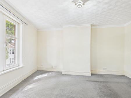 2 bedroom Flat to let in Frensham Road, Southsea, PO4