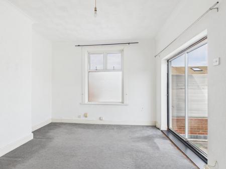 2 bedroom Flat to let in Frensham Road, Southsea, PO4