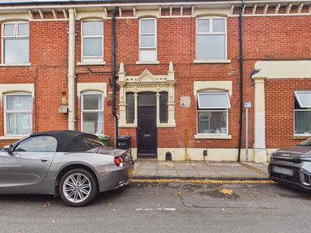 2 bedroom Flat to let in Frensham Road, Southsea, PO4