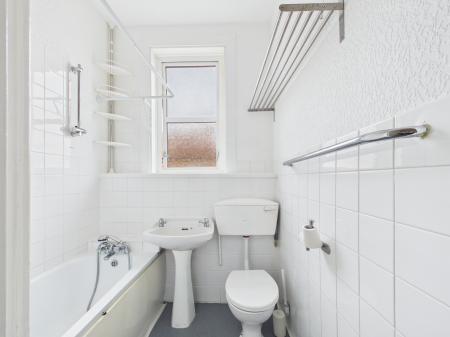 2 bedroom Flat to let in Frensham Road, Southsea, PO4