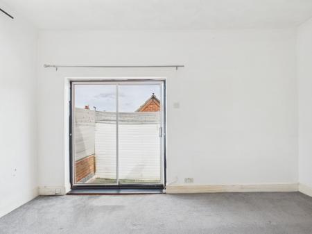 2 bedroom Flat to let in Frensham Road, Southsea, PO4