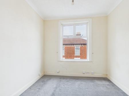2 bedroom Flat to let in Frensham Road, Southsea, PO4