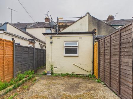 2 bedroom Terraced House to let in Liverpool Road, Fratton, Portsmouth, PO1
