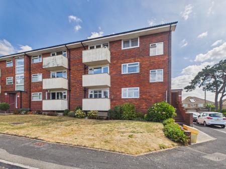 2 bedroom Flat for sale in East Lodge Park, Farlington, Portsmouth, PO6