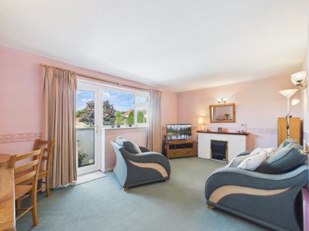 2 bedroom Flat for sale in East Lodge Park, Farlington, Portsmouth, PO6