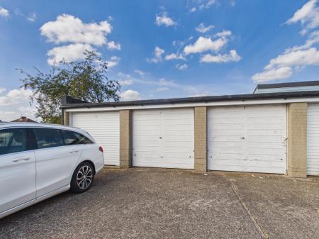 2 bedroom Flat for sale in East Lodge Park, Farlington, Portsmouth, PO6