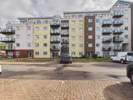 2 bedroom Flat to let in Gisors Road, Southsea, PO4