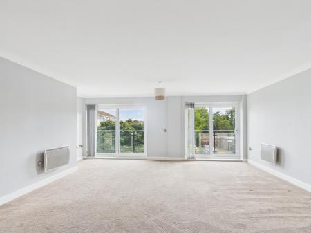 2 bedroom Flat to let in Gisors Road, Southsea, PO4