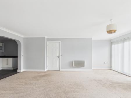 2 bedroom Flat to let in Gisors Road, Southsea, PO4