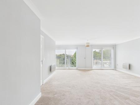 2 bedroom Flat to let in Gisors Road, Southsea, PO4