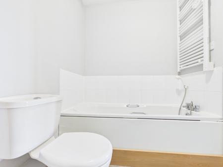 2 bedroom Flat to let in Gisors Road, Southsea, PO4