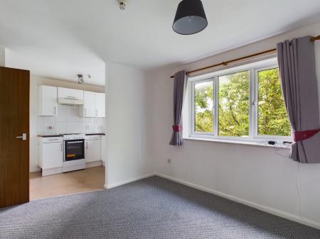 1 bedroom Flat to let in Honeywood Close, Hilsea, Portsmouth, PO3
