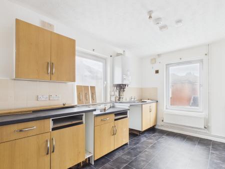 2 bedroom Flat to let in Gordon Road, Fareham, PO16