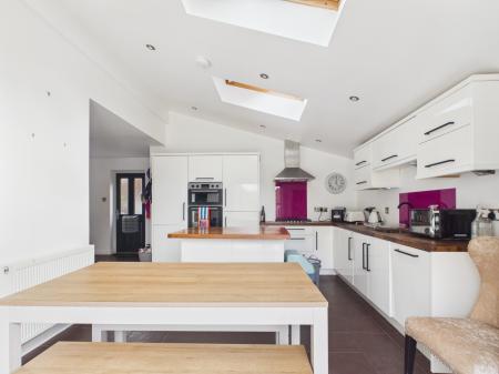 5 bedroom Detached house to let in Northfield Close, Waterlooville, PO8