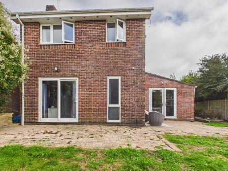 5 bedroom Detached house to let in Northfield Close, Waterlooville, PO8