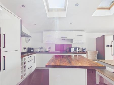 5 bedroom Detached house to let in Northfield Close, Waterlooville, PO8