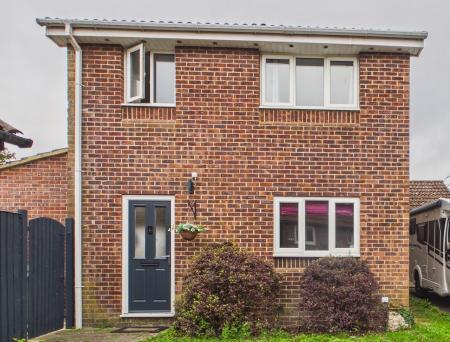 5 bedroom Detached house to let in Northfield Close, Waterlooville, PO8