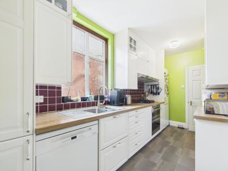 5 bedroom End of terrace house for sale in Chatsworth Avenue, Cosham, Portsmouth, PO6