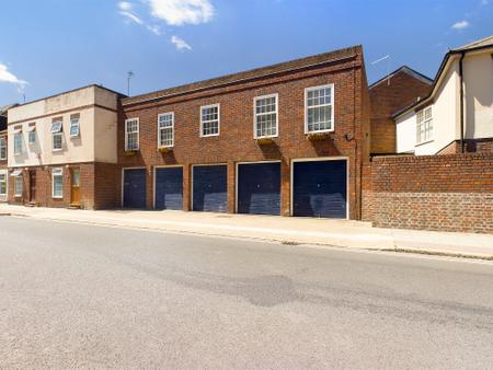 2 bedroom Coach House to let in Green Road, Southsea, PO5