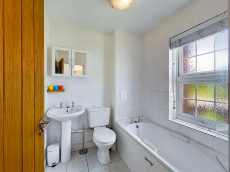 2 bedroom Coach House to let in Green Road, Southsea, PO5