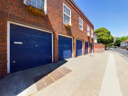 2 bedroom Coach House to let in Green Road, Southsea, PO5